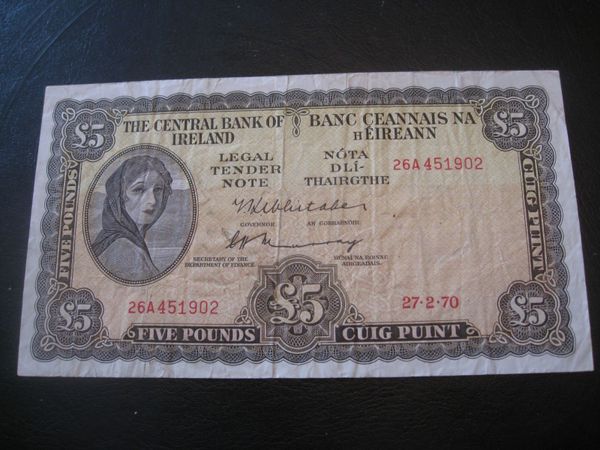 5 Pound Lavery Notes - 40 Euros Each - Main image