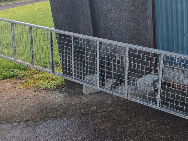 Steel gates - Main image