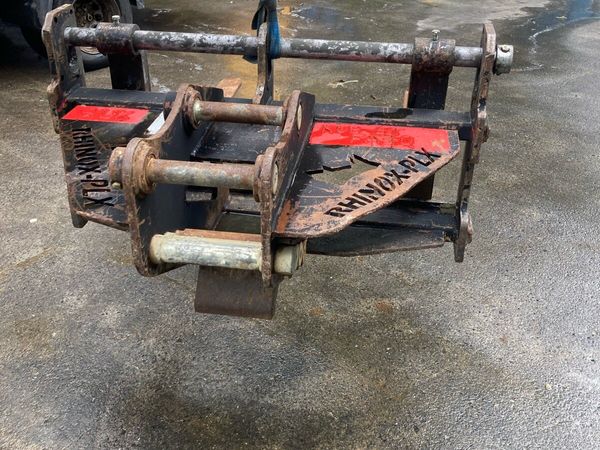Kubota 8 ton excavator pallet forks - Main image