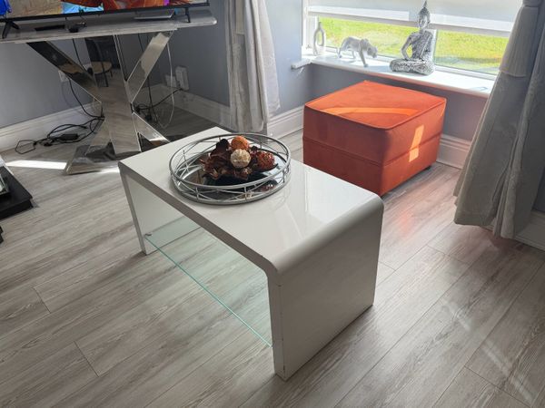 Modern Curved White & Glass Coffee Table - Main image