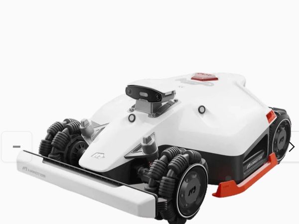 Mammotion LUBA 2 AWD 3000 robotic lawn mower - Main image