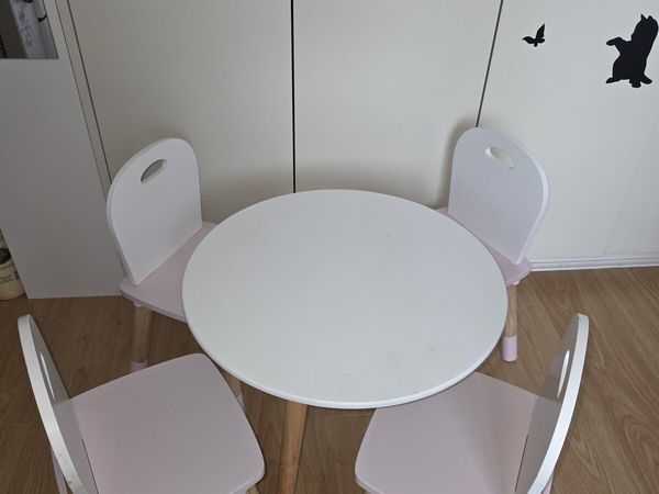 Kids table and 4 chairs - Main image