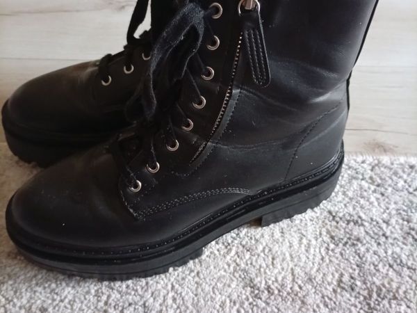 Black Boots - Main image