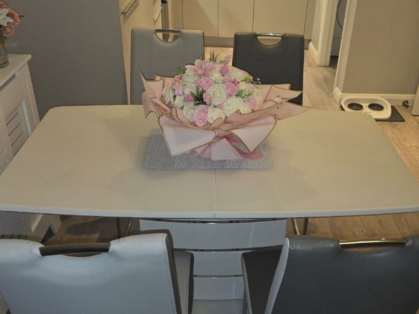 Extendable dining table - Main image