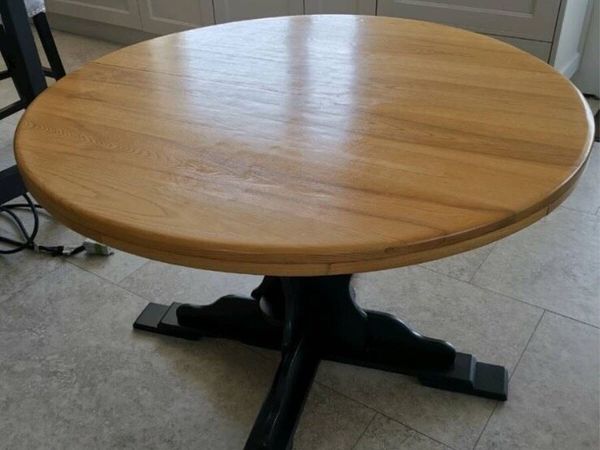 Dining table - Main image