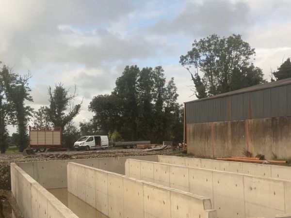 Shuttering/concrete crew / shed erecting - Main image