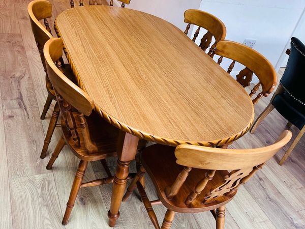 Table and chairs - Main image
