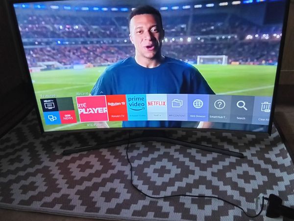 curved Samsung smart tv  55ins - Main image