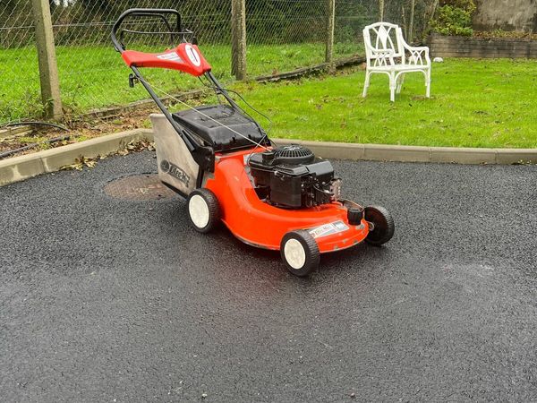 Oleo Mac self drive lawnmower - Main image