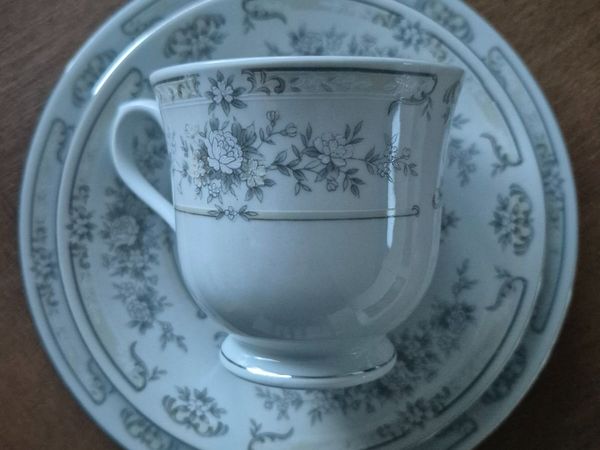 Vintage TRISA Porcelain Tea Set – 12 Pieces - Main image
