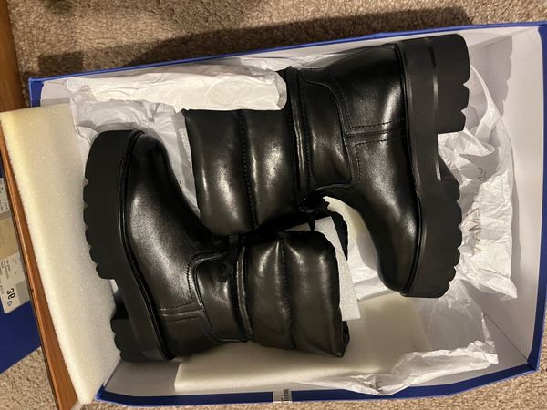 Stuart Weitzman brand new black boots - Main image