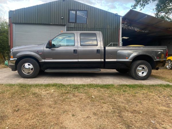 Ford F350 Lariat Super Duty Dually - Main image