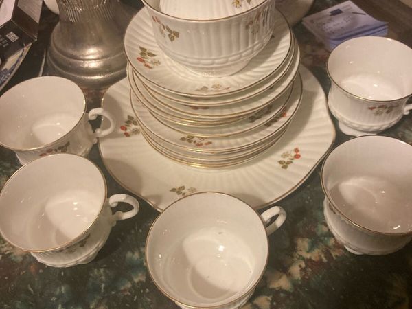 Royal Tara teaset free postage - Main image