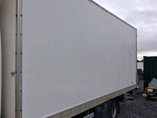 20ft GRP box bodt and taillift - Main image