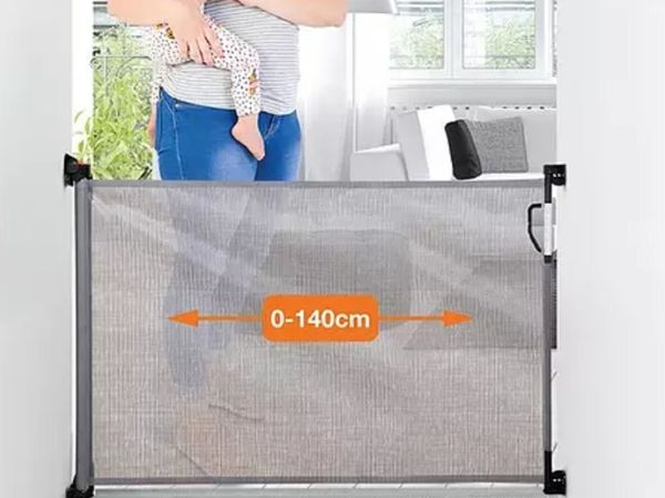 Dreambaby Retractable Stair Gate - Main image