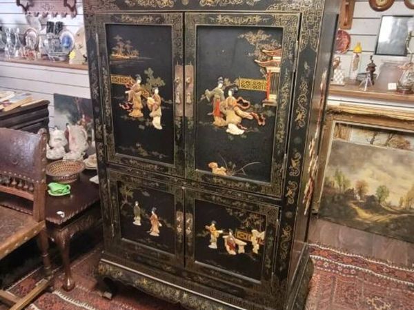 Beautiful Chinese cabinet - Main image