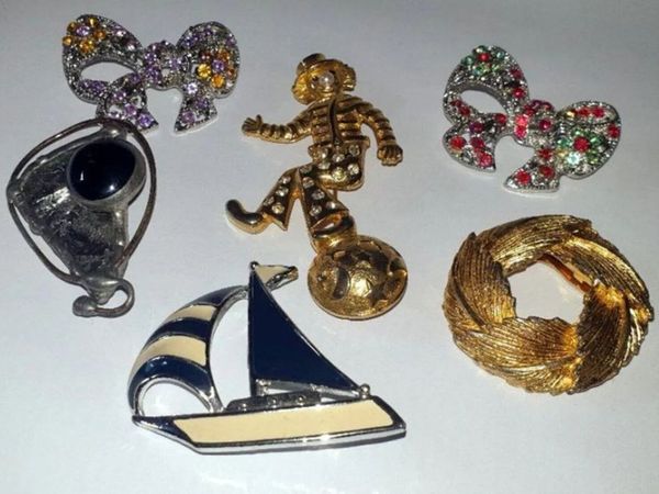 Pristine Job Lot of 6 Vintage Brooches/Pins - Main image