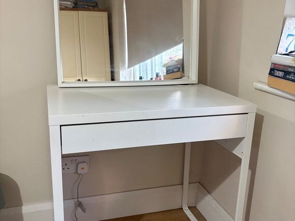 Make up table - Main image