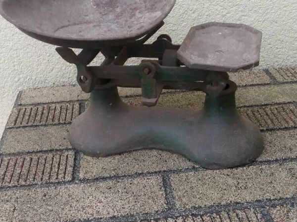 Vintage cast weighing scales - Main image