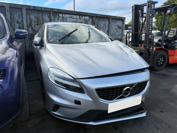 2016 Volvo v40 2.0d auto for breaking! - Main image