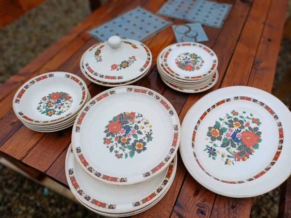 1970s Carrigdhoun Pottery Dinner Set - Main image