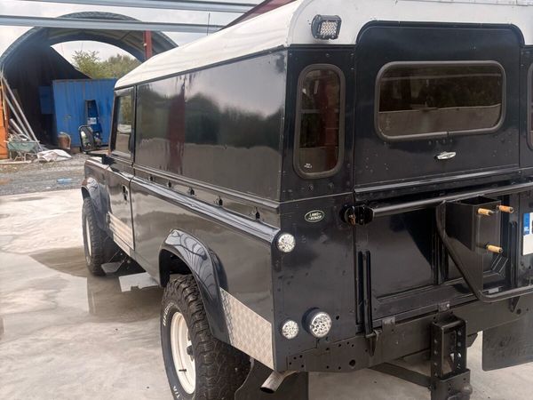 Land Rover defender - Main image