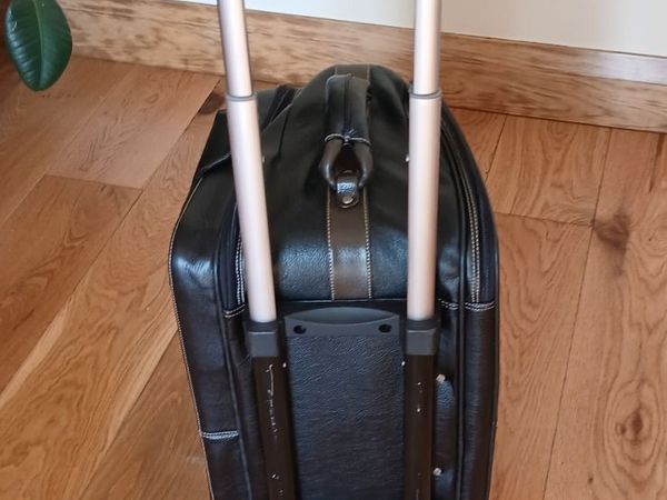 Case on wheels - Main image