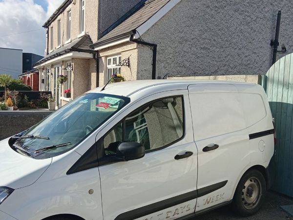 Ford Transit Courier 2016 - Main image