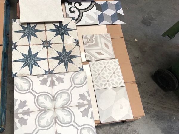 Free tiles to take away - Main image