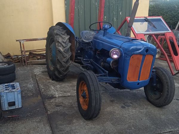 Fordson Dexta tractor - Main image