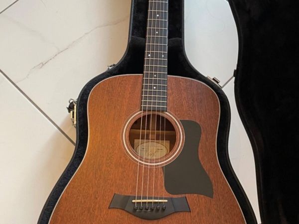Acoustic guitar - Main image