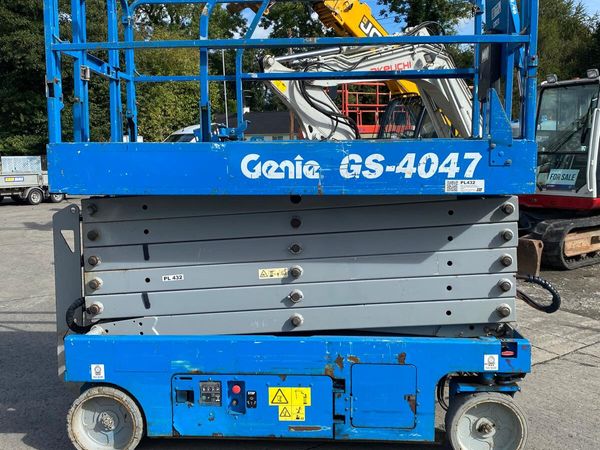 2012 GENIE GS4047 46FT NARROW ELECTRIC SCISSOR - Main image