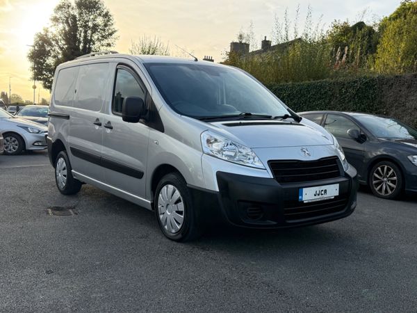 ABSOLUTELY IMMACULATE  2016 2 LITRE 6 SPEED - Main image