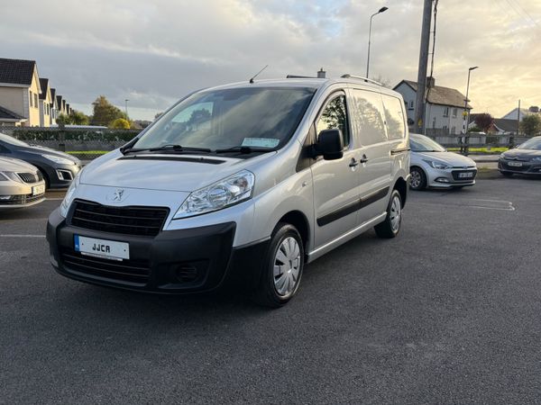 ABSOLUTELY IMMACULATE  2016 2 LITRE 6 SPEED - Main image