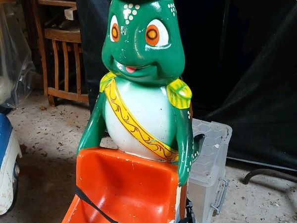 Vintage fairground amusements - Main image