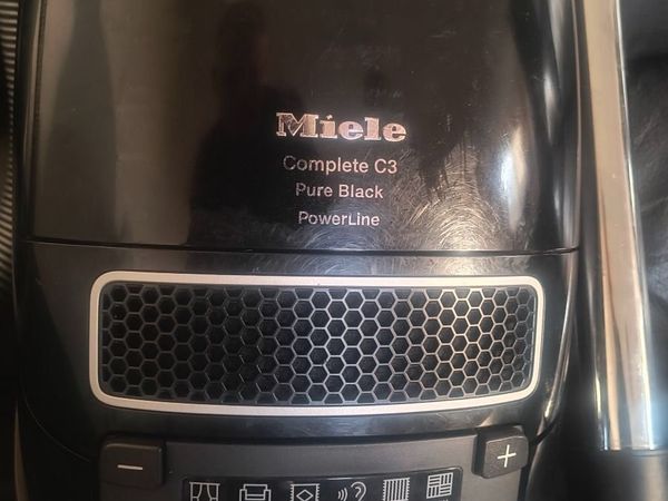 Miele Complete C3 vacuum cleaner with bag. - Main image