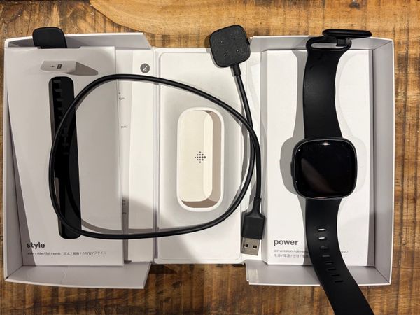 fitbit google versa 4 - Main image