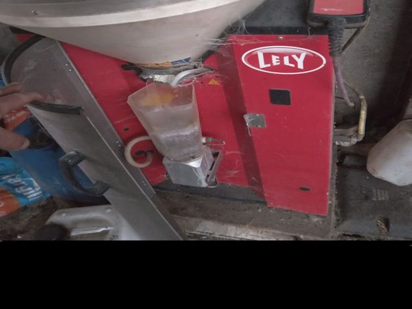 Automatic  calf feeder - Main image