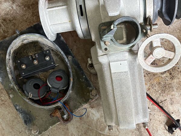 Lofrans windlass anchor winch and refleks stove - Main image