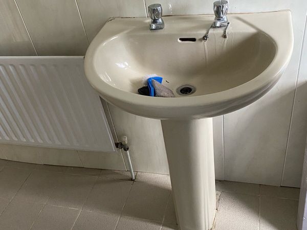 Toilet and sink - Main image