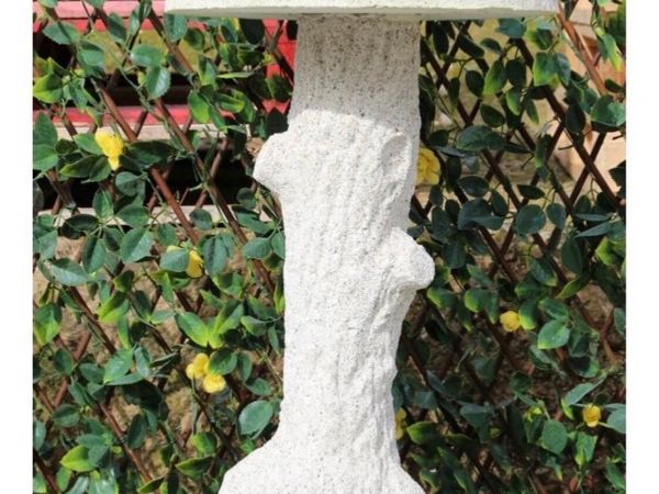 Reconstituted granite bird bath - Main image