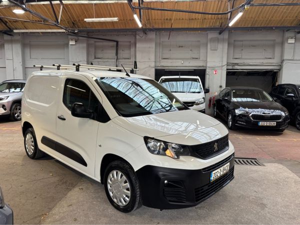 Peugeot Partner PROFESSIONAL PLUS 1.5 BLUE HDI - Main image