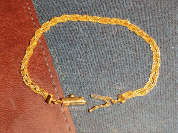 RARE, CHUNKY WEAVER, 9CT SOLID Gold 3.14g Bracelet - Main image