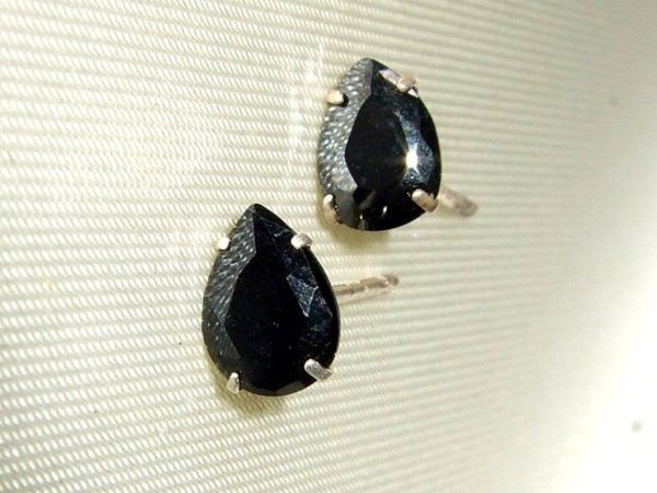 Vintage Silver Pear-Cut Black Stud Earrings - Main image