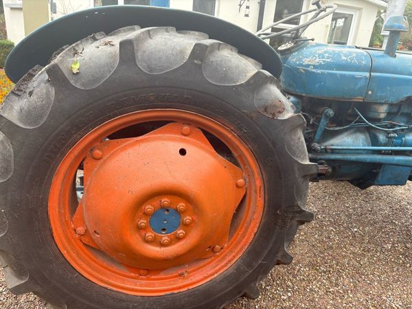Fordson dexta tractor - Main image