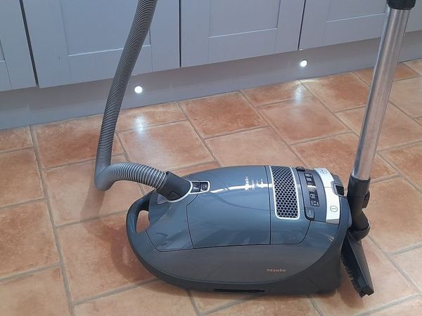 Miele vacuum/Hoover cleaner - Main image