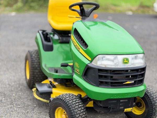 JohnDeere X120 RideOn 19.5Hp Hydrostatic - Main image