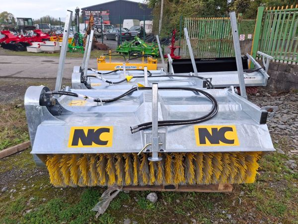 NC 6' Bucket c/w Brush to Suit Skid Steer - Main image