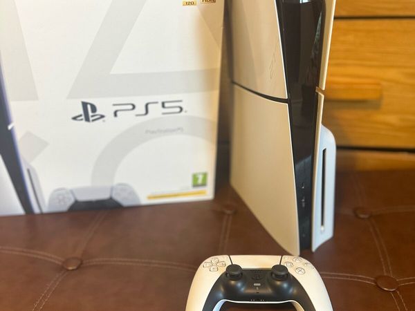 PlayStation 5 and Projector - Main image