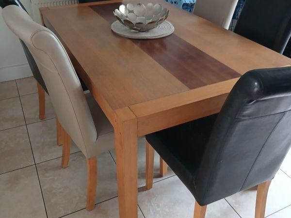 Dining table and chairs - Main image